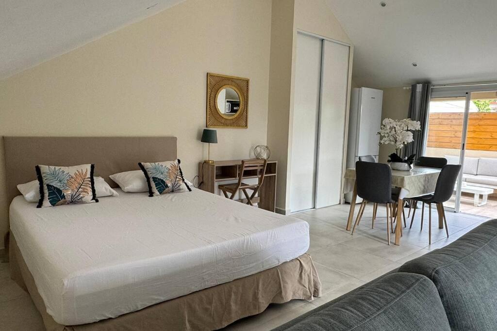 Grand Studio Charmant, Tout Equipe… Saint-Denis Eksteriør bilde